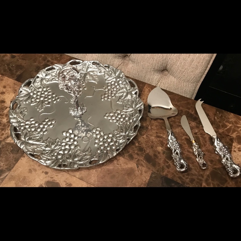 Beautiful Silver Grape Tidbit